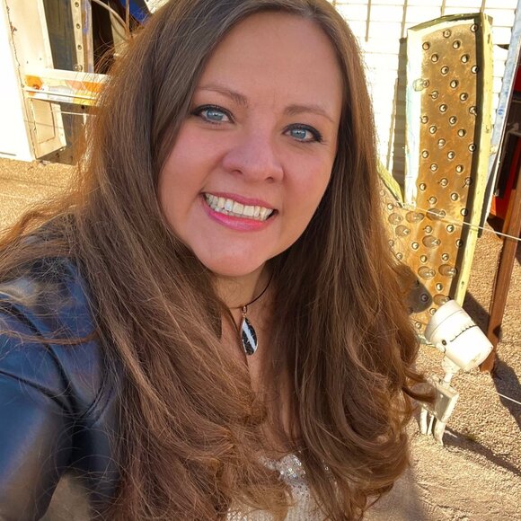 Meet your Posher, Becky - Picture 1 of 9